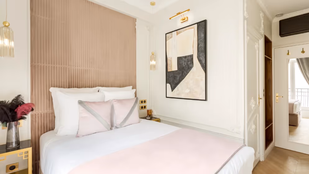 Le chambre 6 suite signature hoche balcon Vue tour eiffel