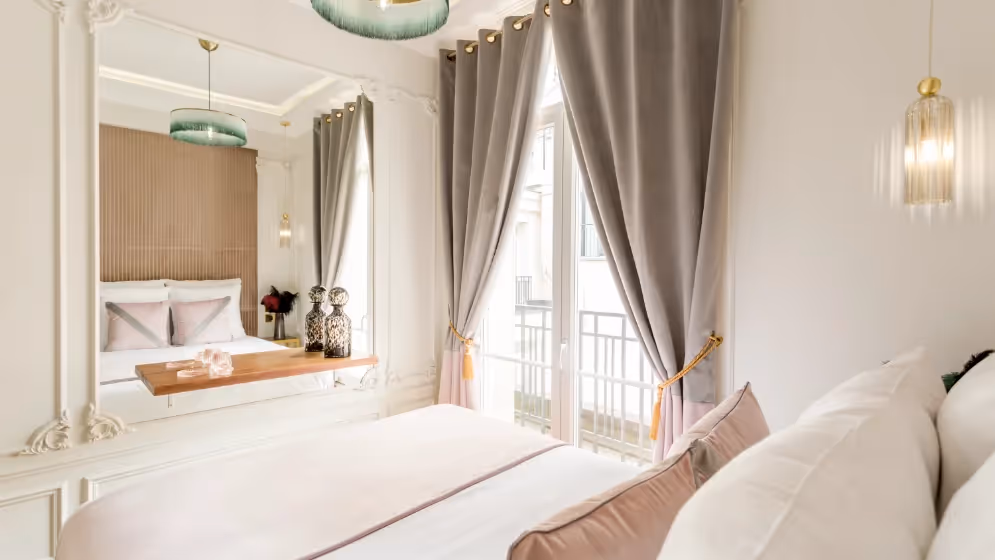 Le chambre 6 suite signature hoche balcon Vue tour eiffel