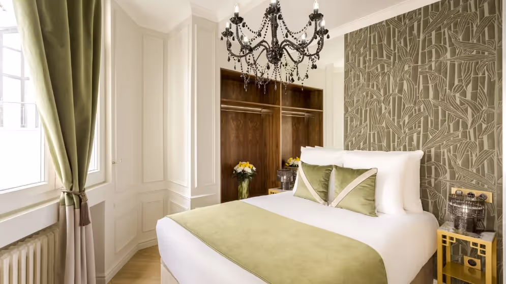 Le chambre 7 min suite signature hoche balcon Vue tour eiffel