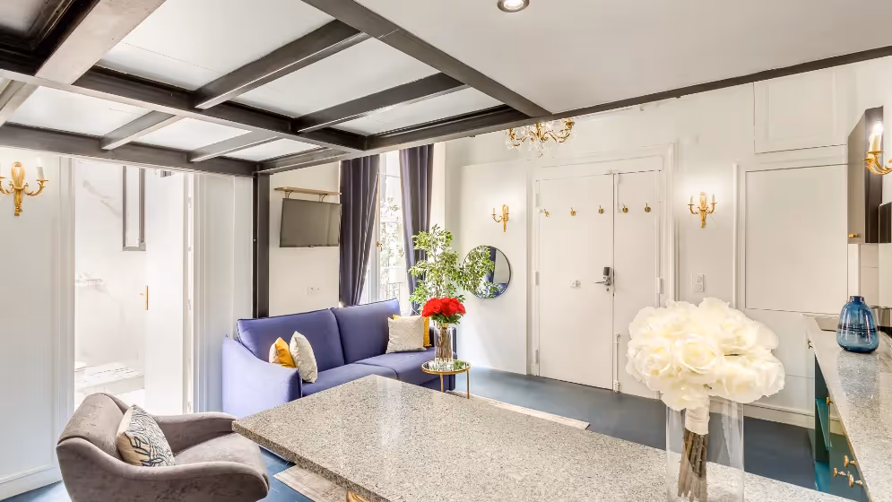 The aboukir II luxury suite lounge