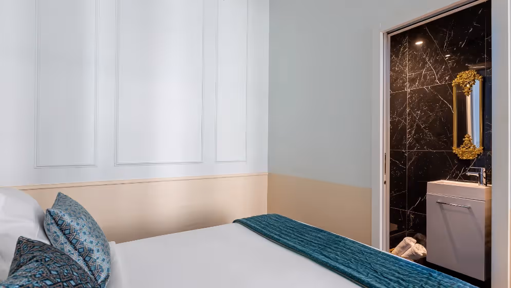 Le chambre master avec salle de bain suite de luxe aboukir I