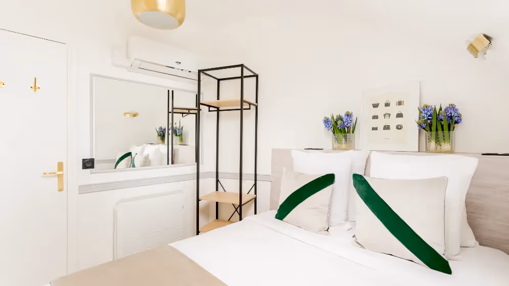 Le chambre 1 suite de luxe royale II vue madeleine