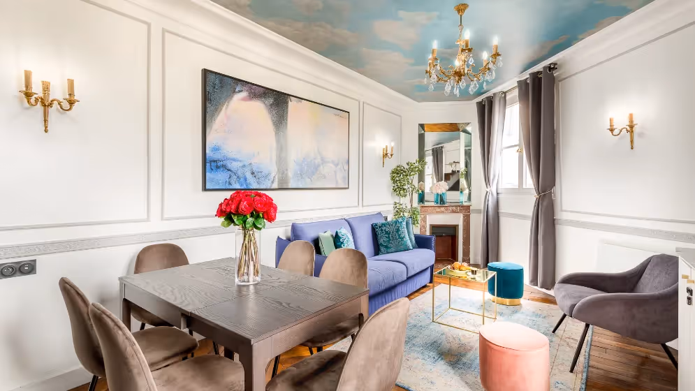 Le salon et table a manger suite de luxe royale II vue madeleine
