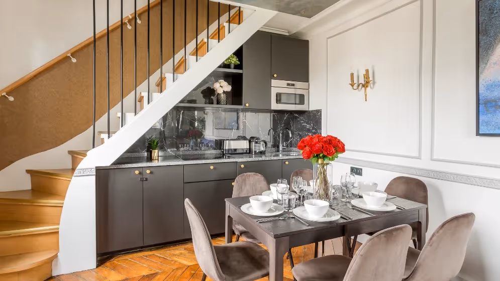 Le cuisine et table a manger suite de luxe royale II vue madeleine