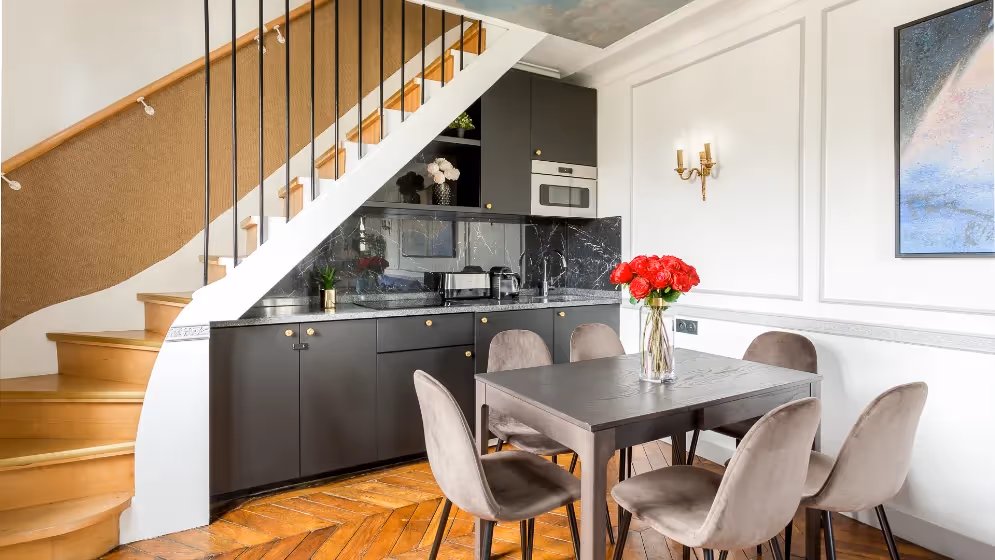 Le cuisine et table a manger suite de luxe royale II vue madeleine