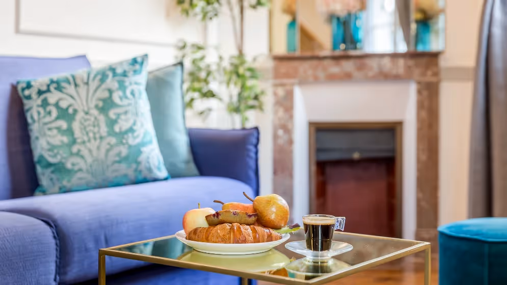 Le Petit dejeuner suite de luxe royale II vue madeleine