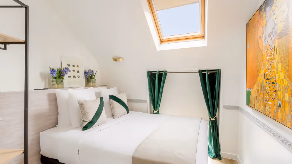 Le chambre 1 suite de luxe royale II vue madeleine