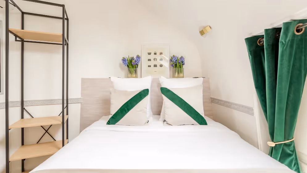 Le chambre 1 suite de luxe royale II vue madeleine