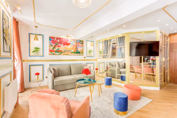 Le salon avec télé Luxury Suite Aboukir VII