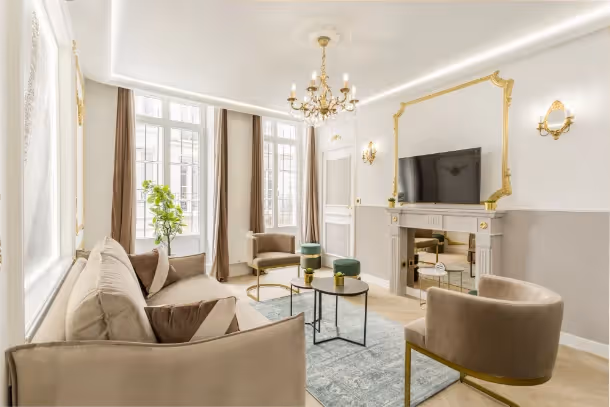 Le salon avec télé Luxury Suite Saint Martin I
