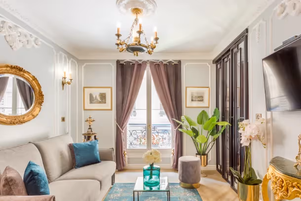 Le salon vue fenêtre Luxury Suite Ponthieu II