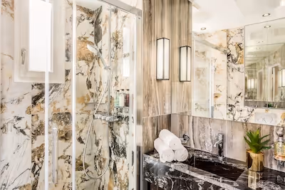 La salle de bain Luxury Suite Sebastopol II
