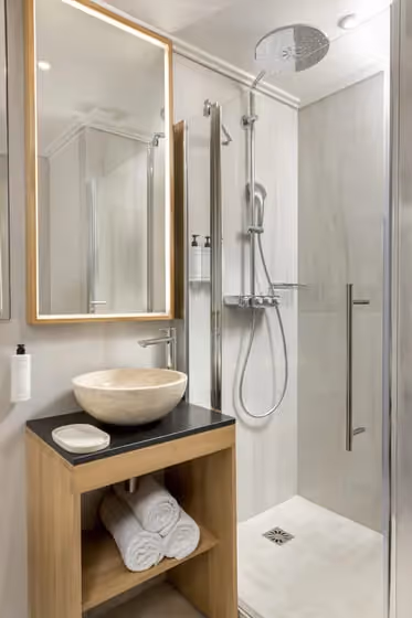 Bathroom 2 Signature Suite St Cyr I