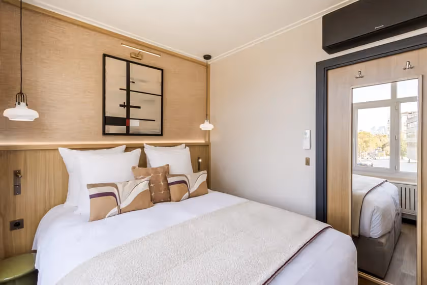 Room 4 Signature Suite St Cyr I