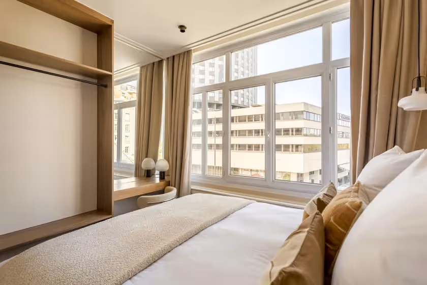 Room 4 Signature Suite St Cyr I