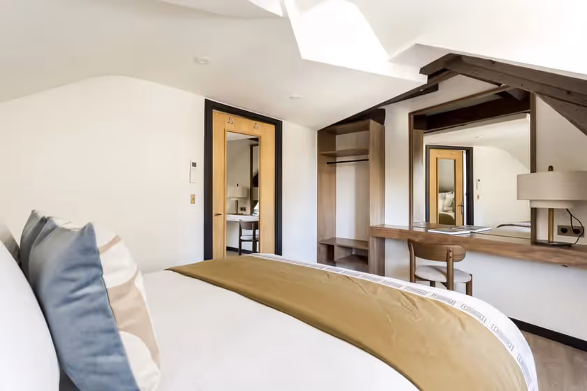 Room 5 Signature Suite St Cyr I