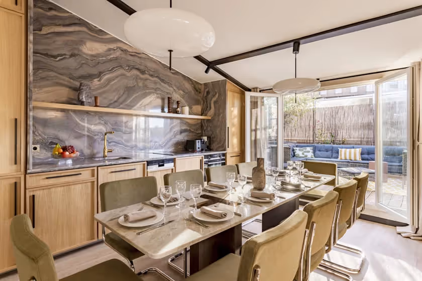 Signature dining room and kitchen Suite St Cyr I