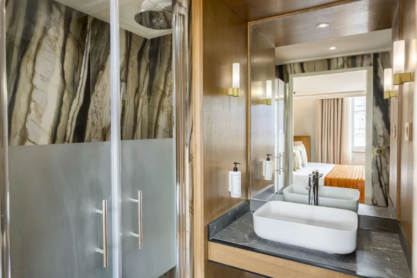 Salle de bain Chambre 1 Suite Signature Bourse I - vue Bourse