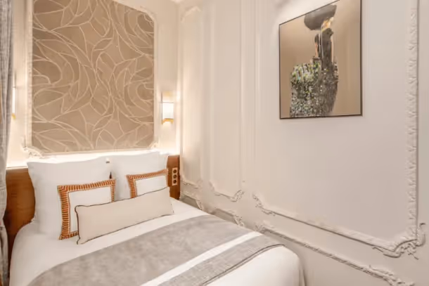 Chambre lit double de la Signature Suite Marignan