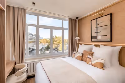Queensize bed 4