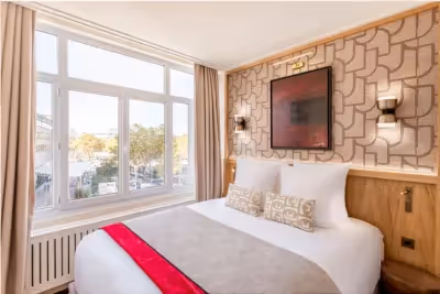 Queensize bed 3