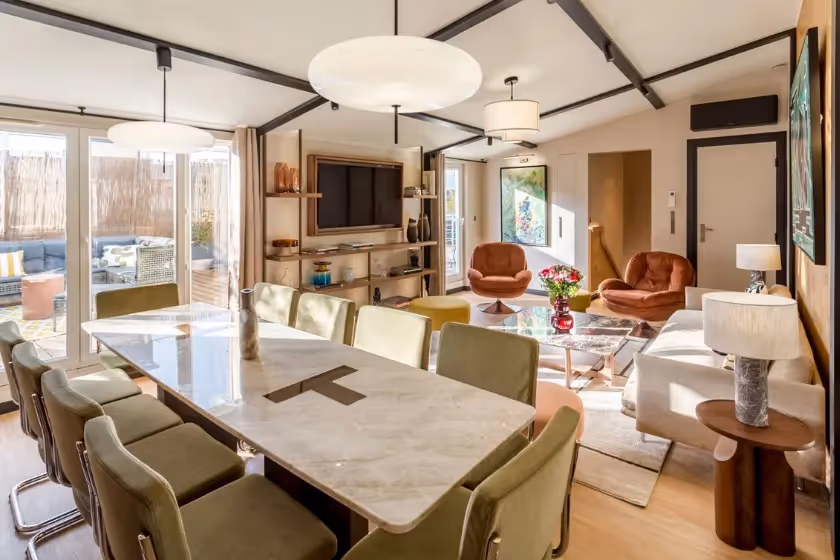 Living and dining room Signature Suite St Cyr I