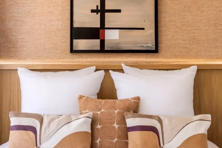 Room 4 Signature Suite St Cyr I