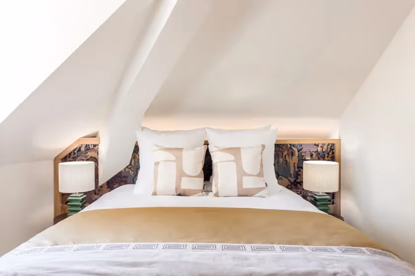Room 5 Signature Suite St Cyr I