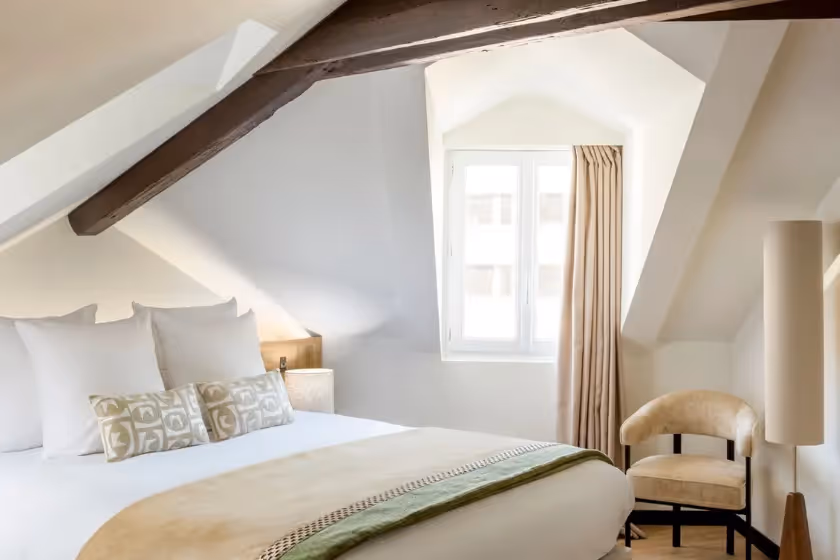 Room 1 Signature Suite St Cyr I