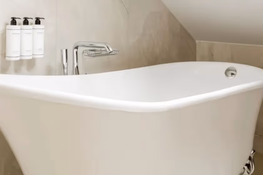 Baignoire Chambre 1 Suite de Luxe St Cyr II