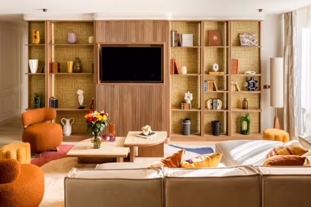 Salon avec télé de l'appartement Signature Suite Marais Archives II