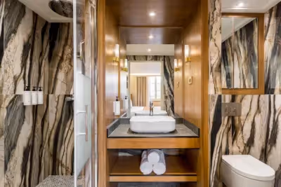 Salle de bain Chambre 1 Suite Signature Bourse I - vue Bourse