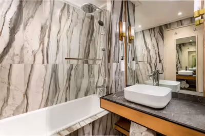 Salle de bain Chambre 2 Suite Signature Bourse I - vue Bourse