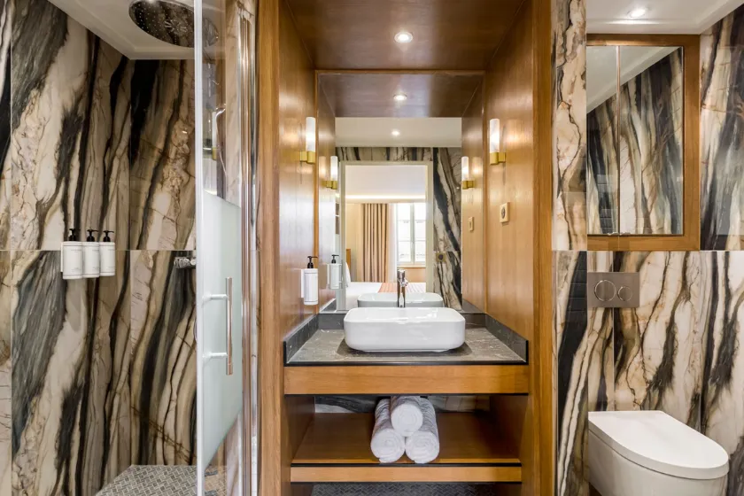 Salle de bain Chambre 1 Suite Signature Bourse I - vue Bourse