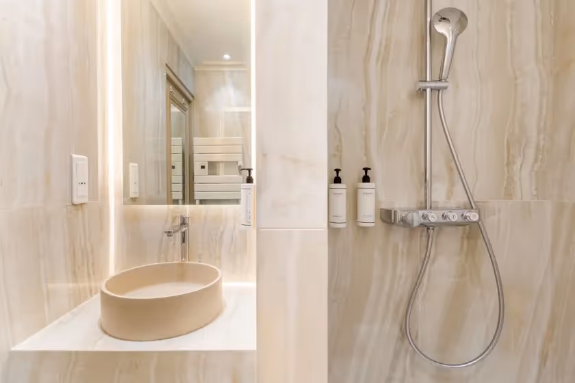 Bathroom Bedroom 2 luxury suite turbigo II