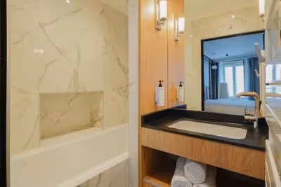 Bathroom Bedroom 1 Suite Signature Viala III 