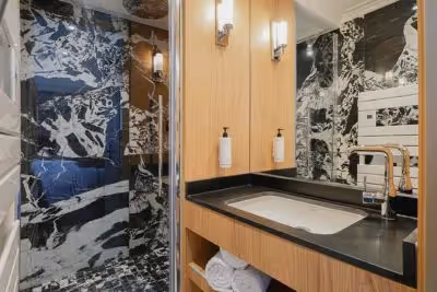Bathroom Bedroom 2 Suite Signature Viala III 
