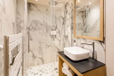 Bathroom Bedroom 3 Suite Signature Bateliere