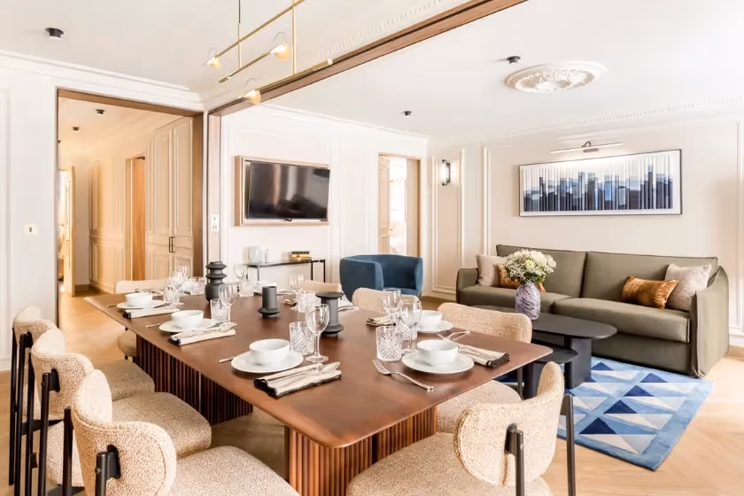 Suite Signature Bateliere dining room