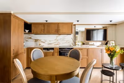 Suite de Luxe Turenne dining room