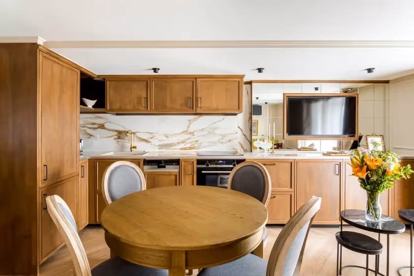 Dining room and Kitchen Suite de Luxe Turenne