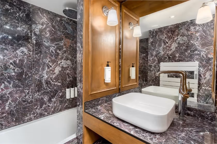 Bathroom Bedroom 2 Suite de Luxe Turenne