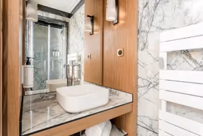 Bathroom Bedroom 3 Suite Signature Desaix II