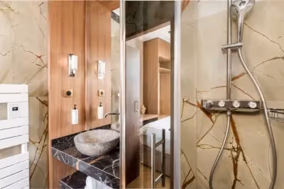 Bathroom Bedroom 4 Suite Signature Desaix II