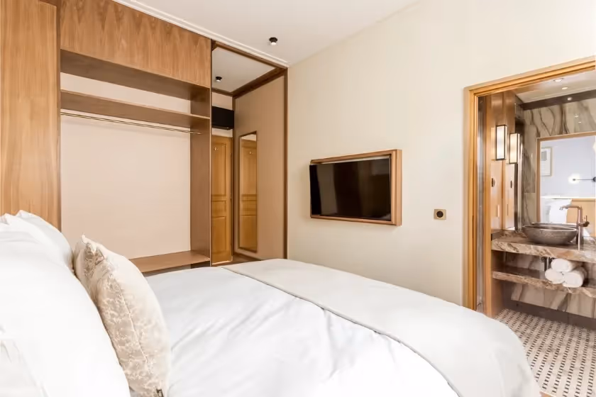 Room 1 Suite Signature Desaix II
