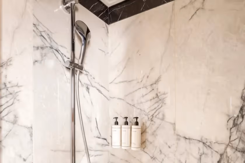 Bathroom Bedroom 3 Suite Signature Desaix II