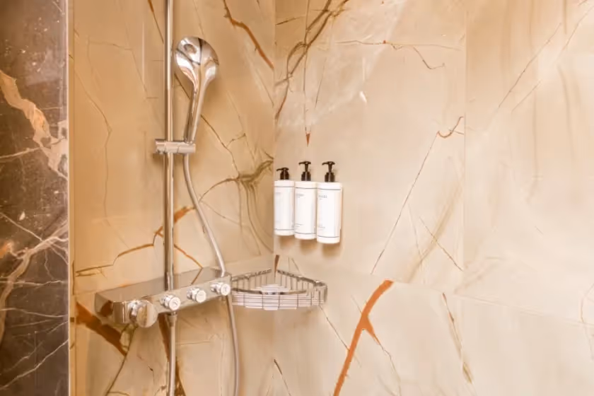 Bathroom Bedroom 4 Suite Signature Desaix II
