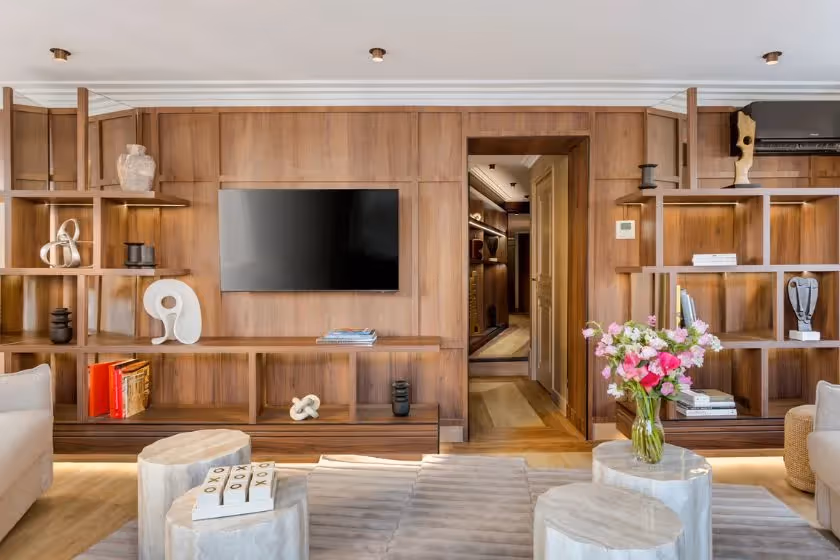 Salon Suite Signature Viala III Eiffel Tower view