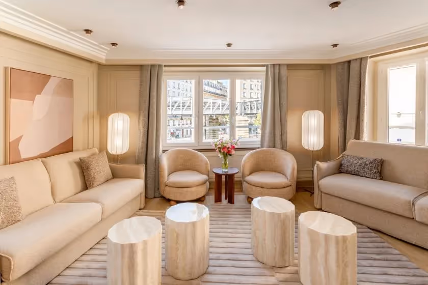 Salon Suite Signature Viala III Eiffel Tower view