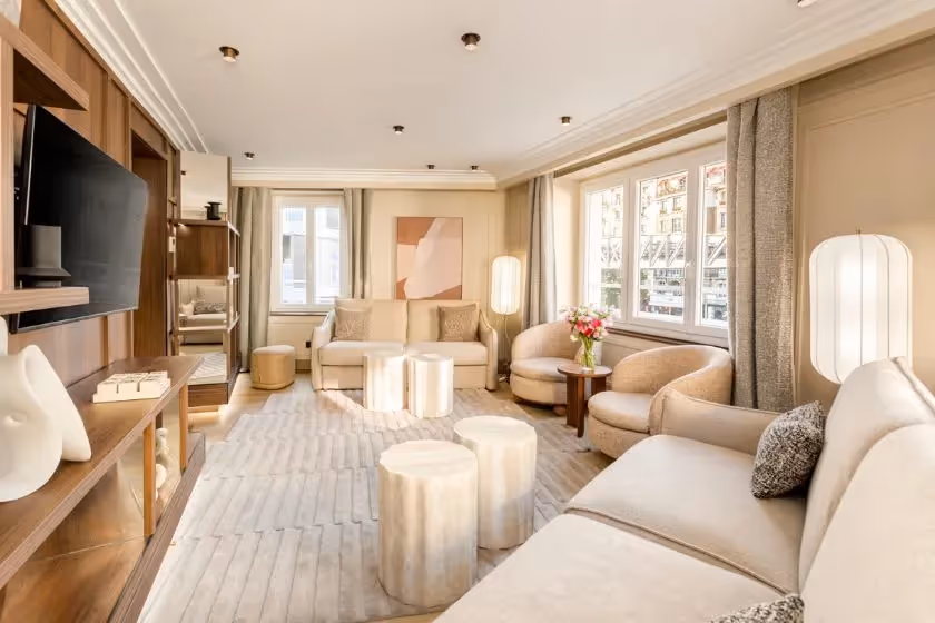 Salon Suite Signature Viala III Eiffel Tower view